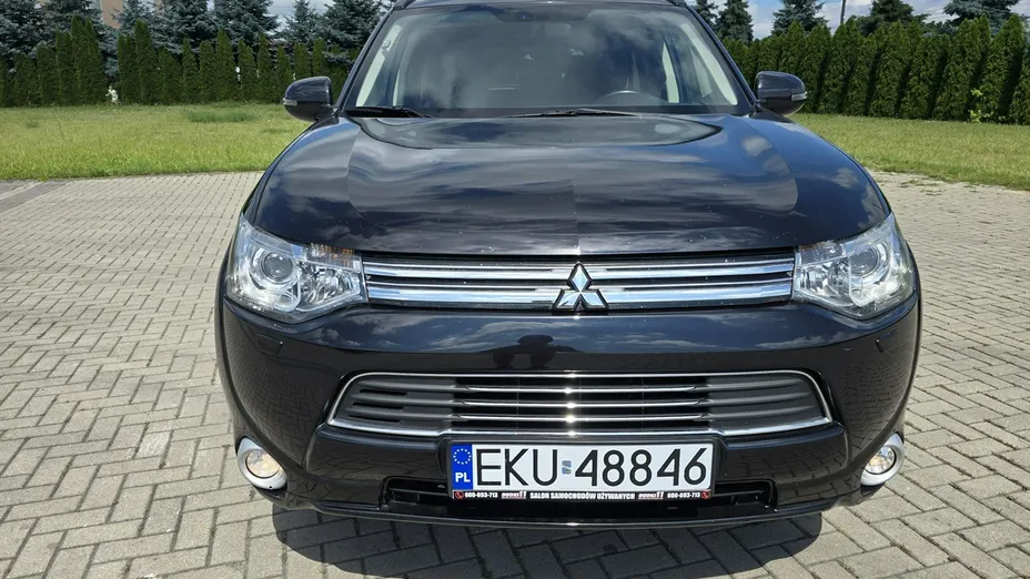 MITSUBISHI Outlander -