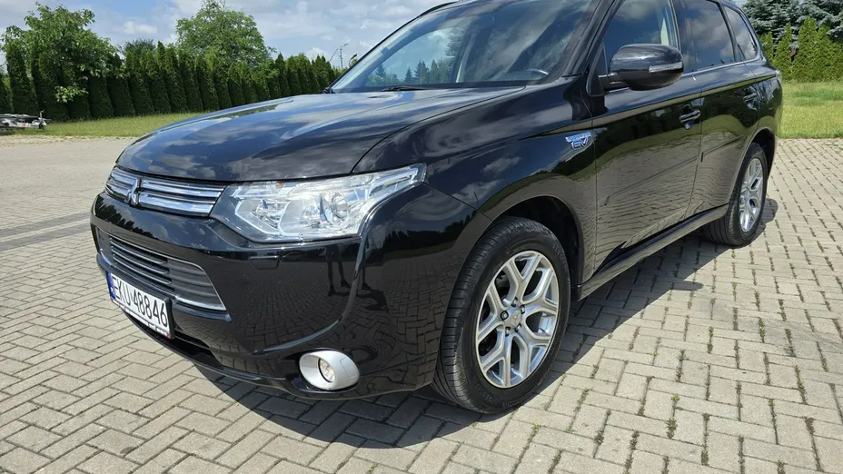MITSUBISHI Outlander -