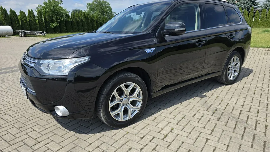 MITSUBISHI Outlander -