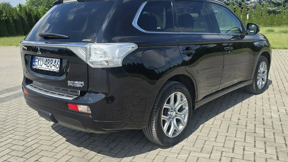 MITSUBISHI Outlander -