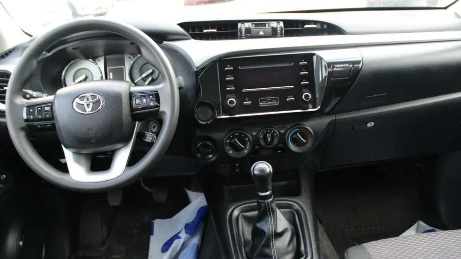 TOYOTA HiLux -