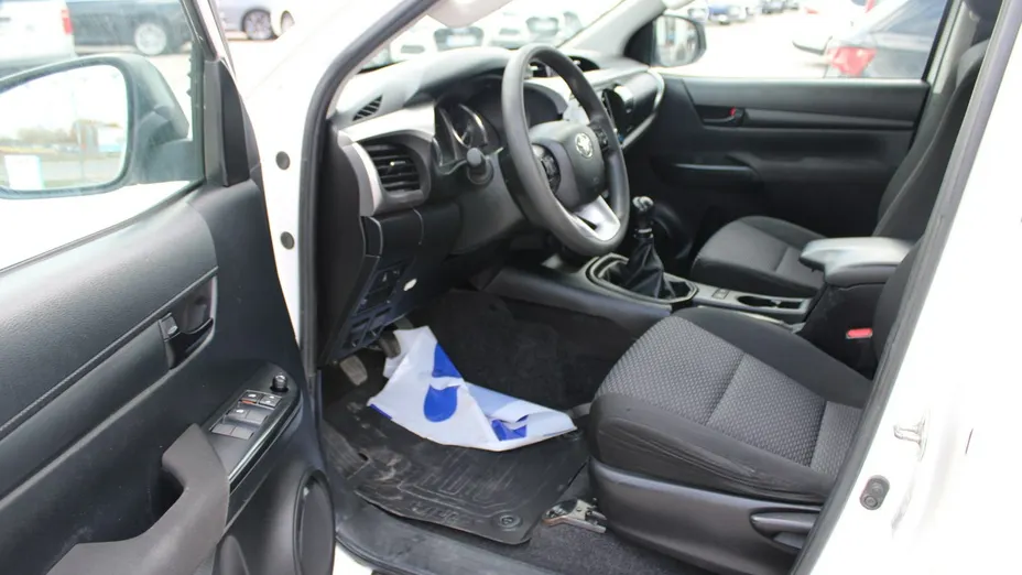 TOYOTA HiLux -