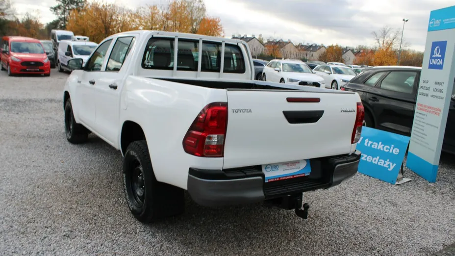 TOYOTA HiLux -