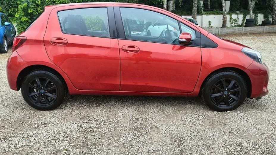 TOYOTA Yaris -