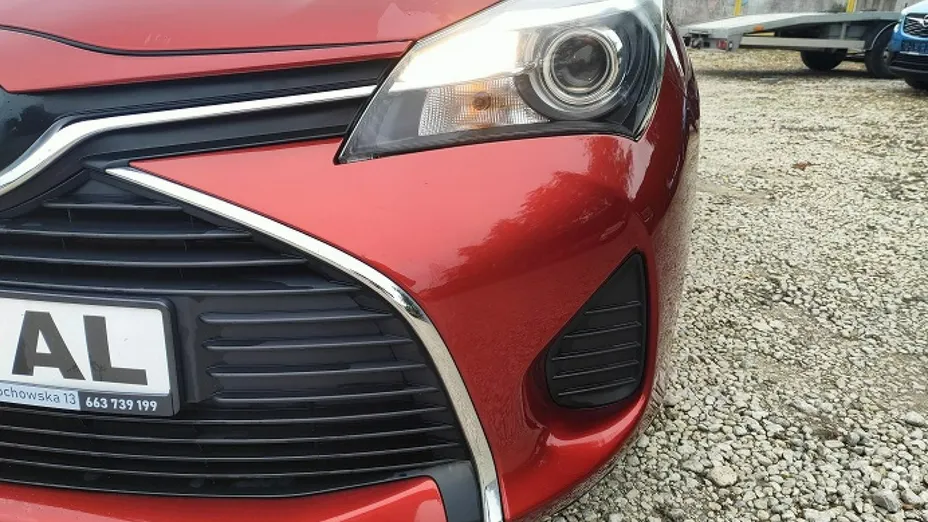 TOYOTA Yaris -