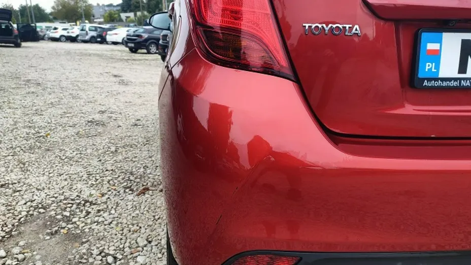 TOYOTA Yaris -