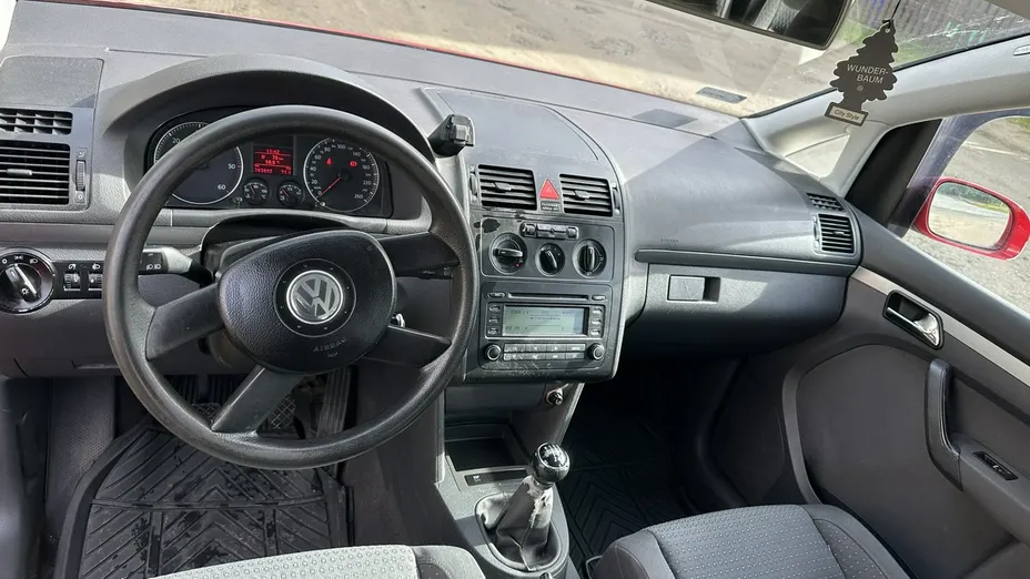 VOLKSWAGEN Touran -