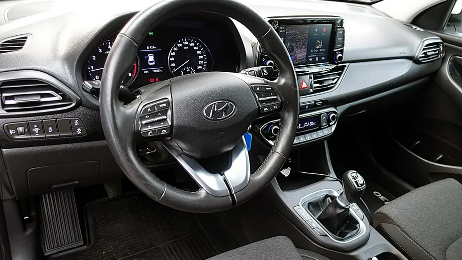HYUNDAI i30 -