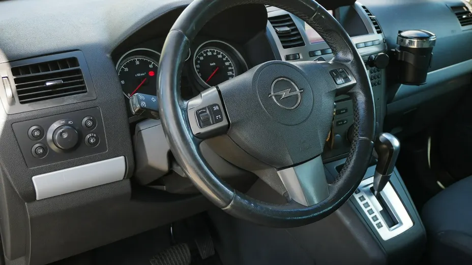OPEL Zafira -