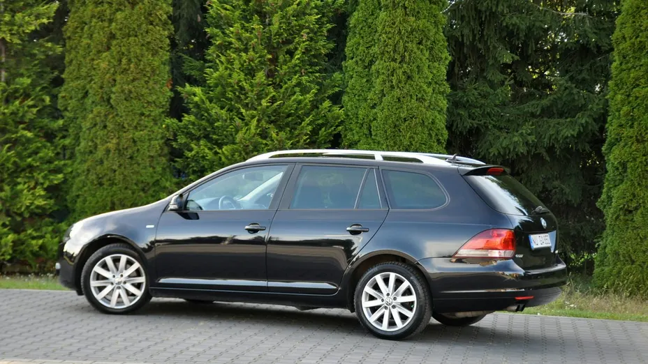 VOLKSWAGEN Golf -