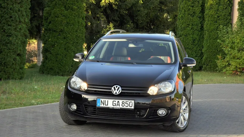 VOLKSWAGEN Golf -