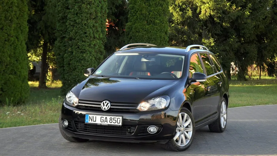 VOLKSWAGEN Golf -