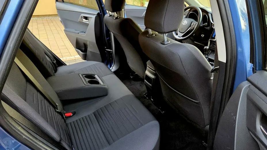 TOYOTA Corolla -