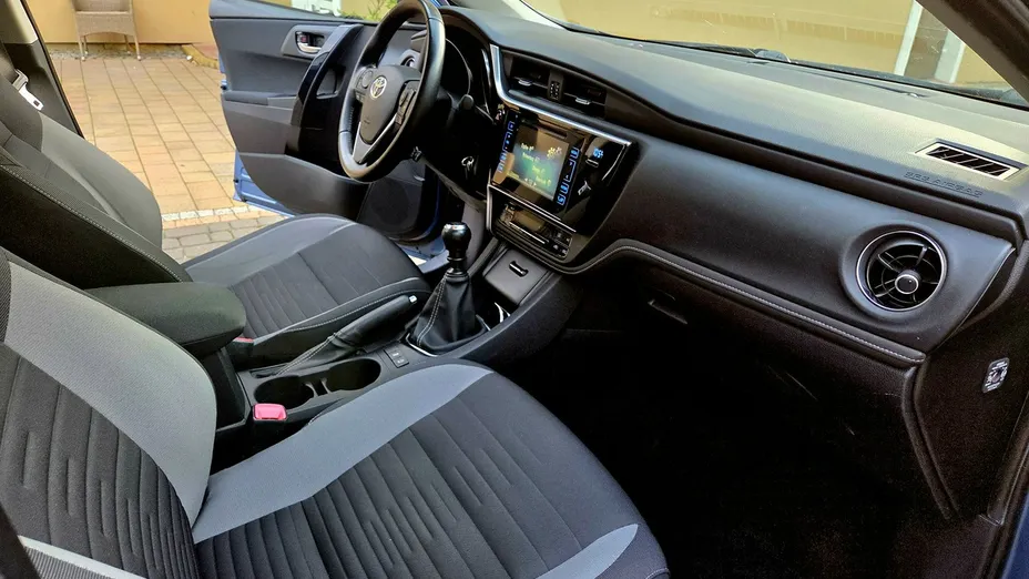 TOYOTA Corolla -