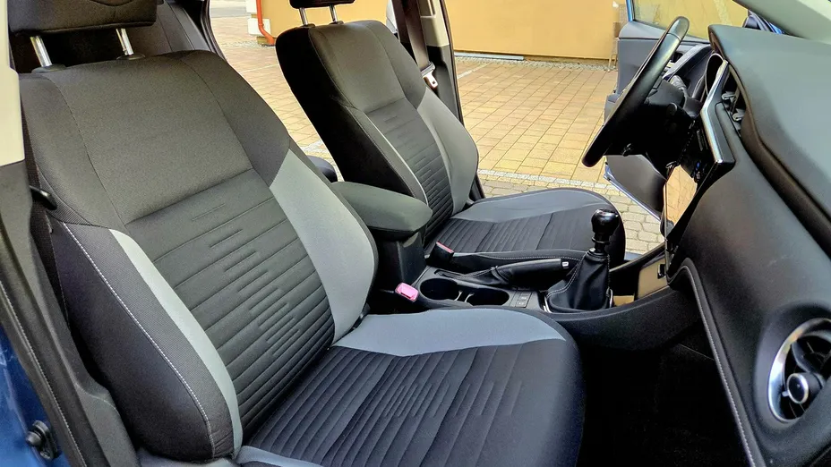 TOYOTA Corolla -