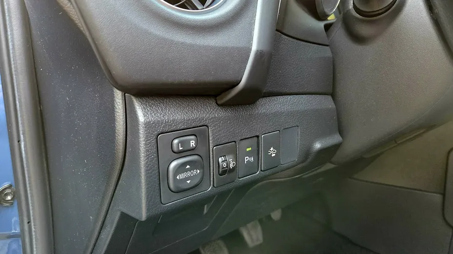 TOYOTA Corolla -