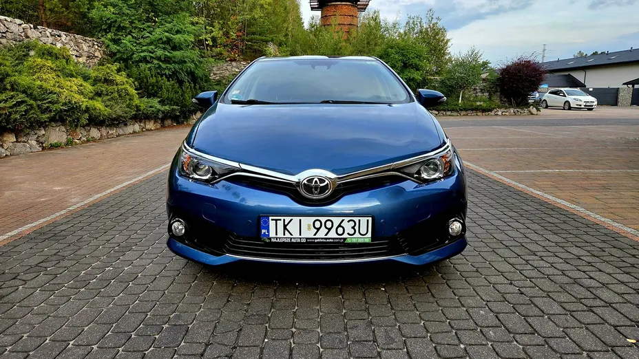 TOYOTA Corolla -