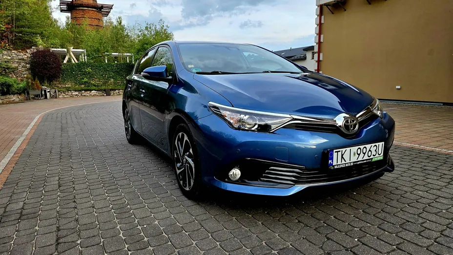 TOYOTA Corolla -