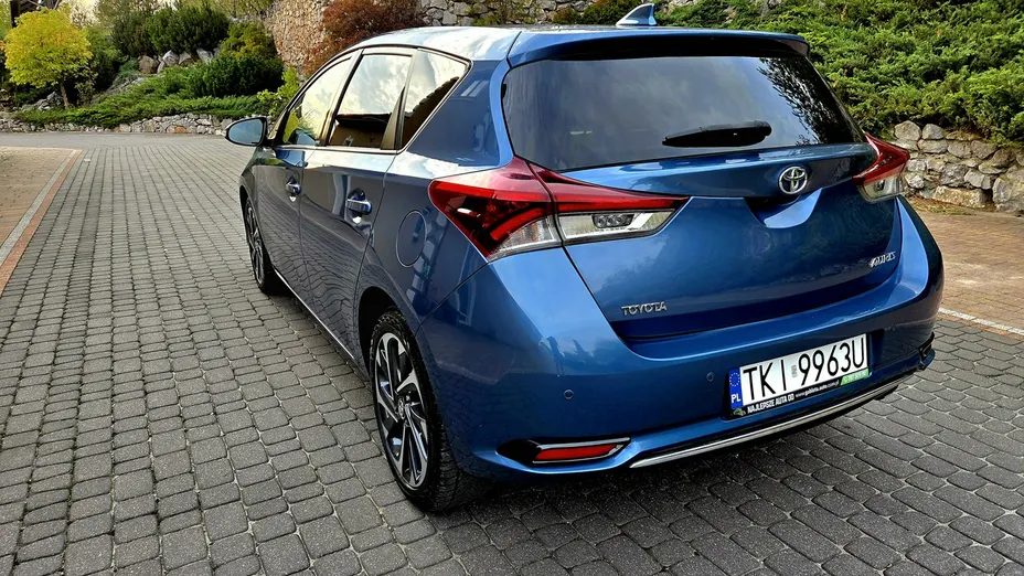 TOYOTA Corolla -