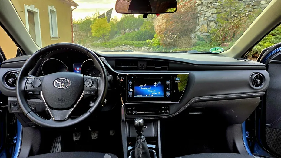 TOYOTA Corolla -