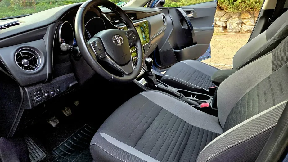 TOYOTA Corolla -