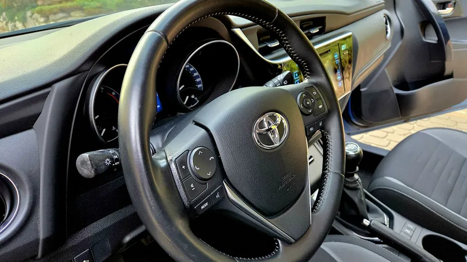 TOYOTA Corolla -