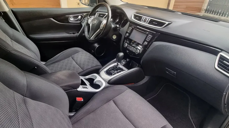 NISSAN Qashqai -