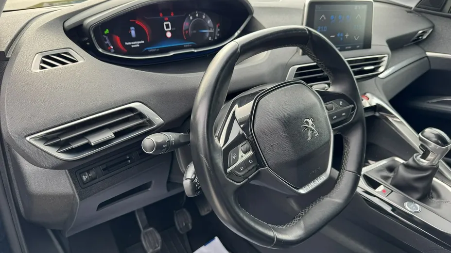 PEUGEOT 3008 -