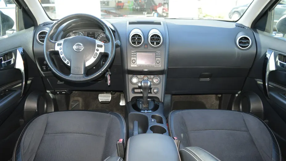 NISSAN Qashqai -
