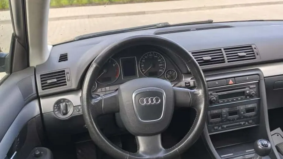 AUDI A4 -