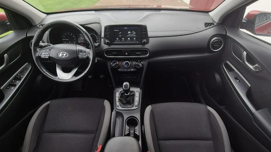 HYUNDAI Kona -