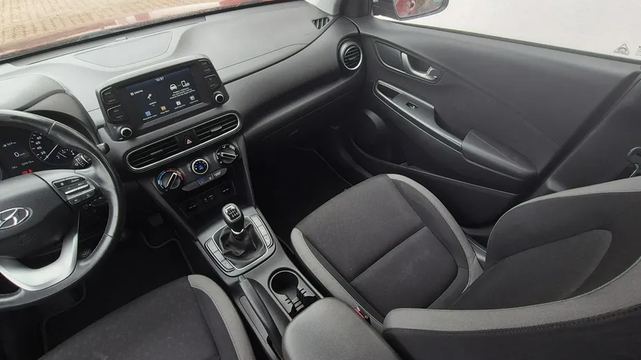 HYUNDAI Kona -