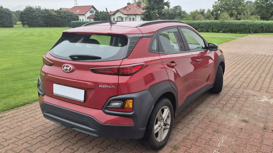 HYUNDAI Kona -