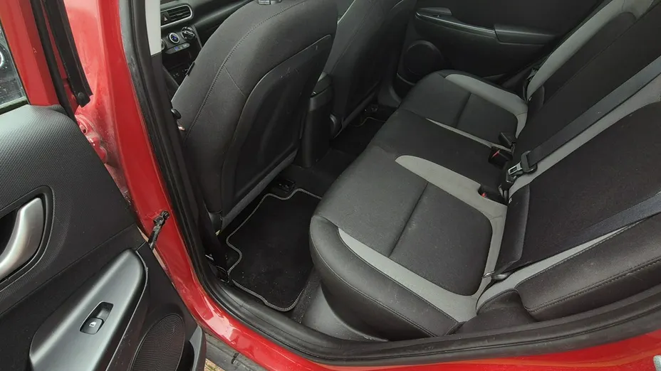 HYUNDAI Kona -
