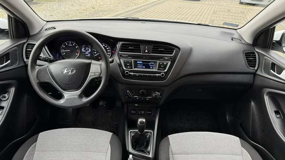 HYUNDAI i20 -