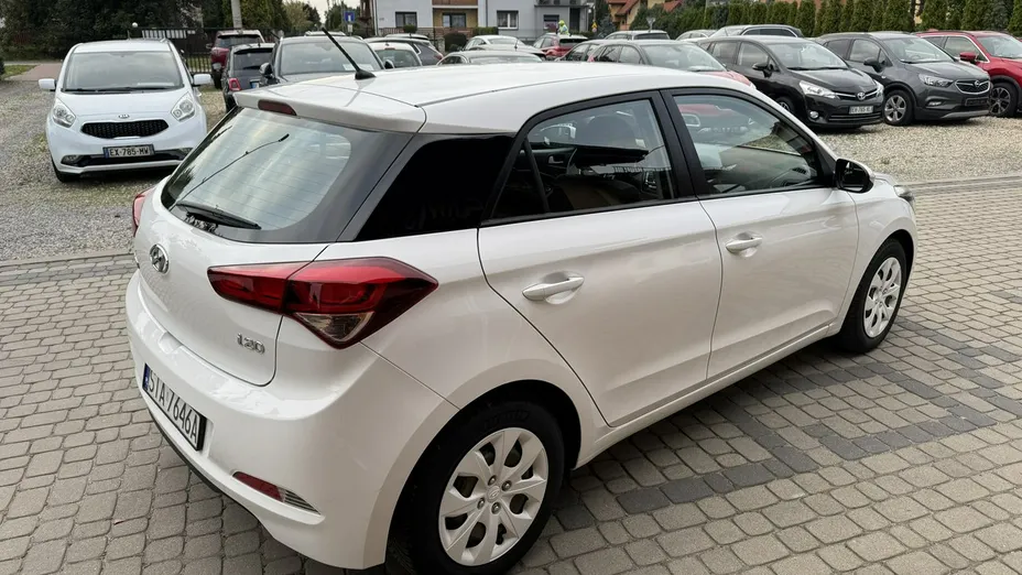 HYUNDAI i20 -