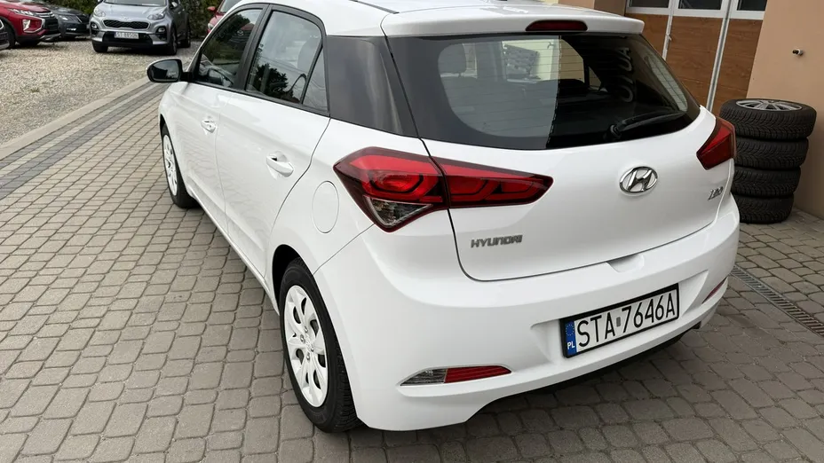 HYUNDAI i20 -