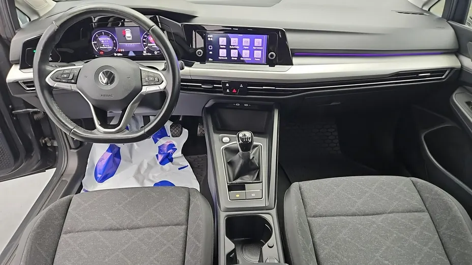 VOLKSWAGEN Golf -