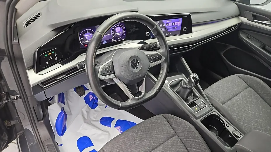 VOLKSWAGEN Golf -