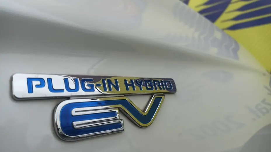 MITSUBISHI Outlander -