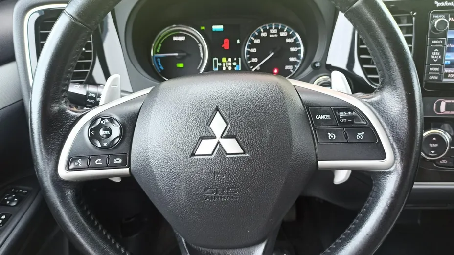 MITSUBISHI Outlander -