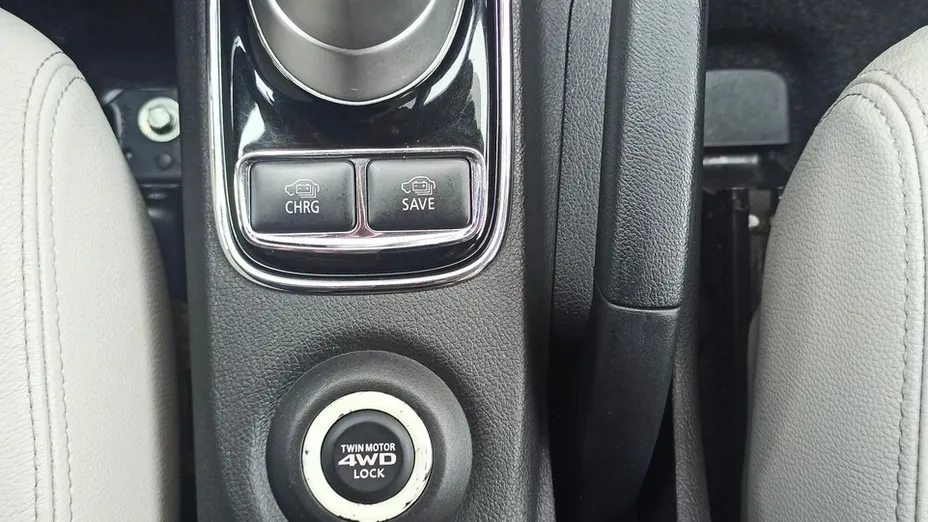 MITSUBISHI Outlander -