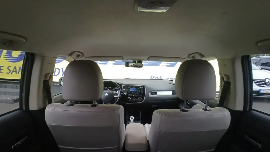 MITSUBISHI Outlander -