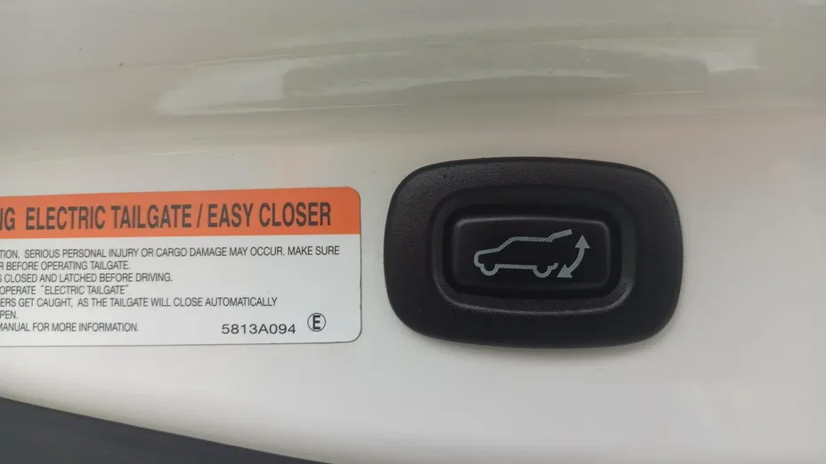 MITSUBISHI Outlander -