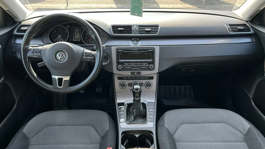 VOLKSWAGEN Passat -