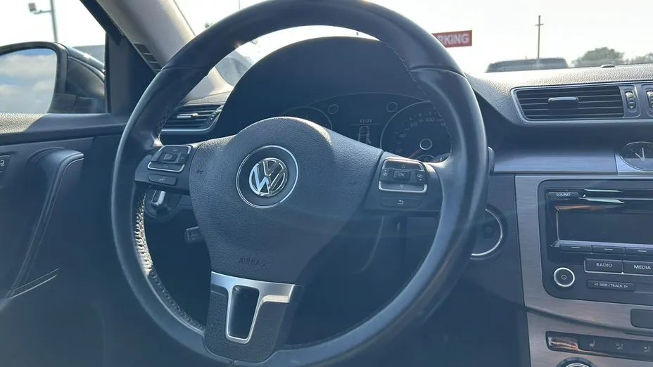 VOLKSWAGEN Passat -