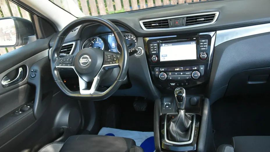 NISSAN Qashqai -