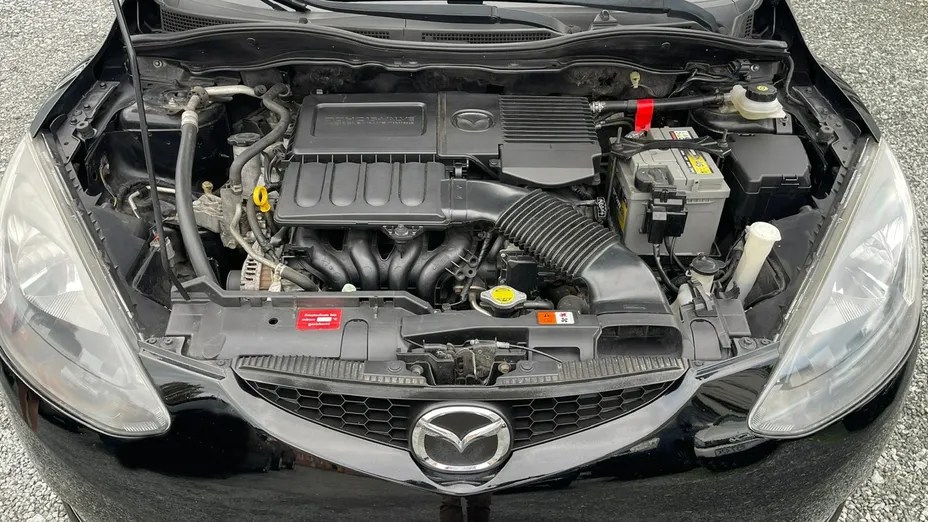 MAZDA 2 -