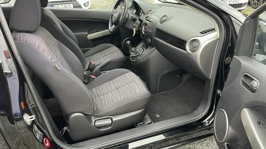MAZDA 2 -