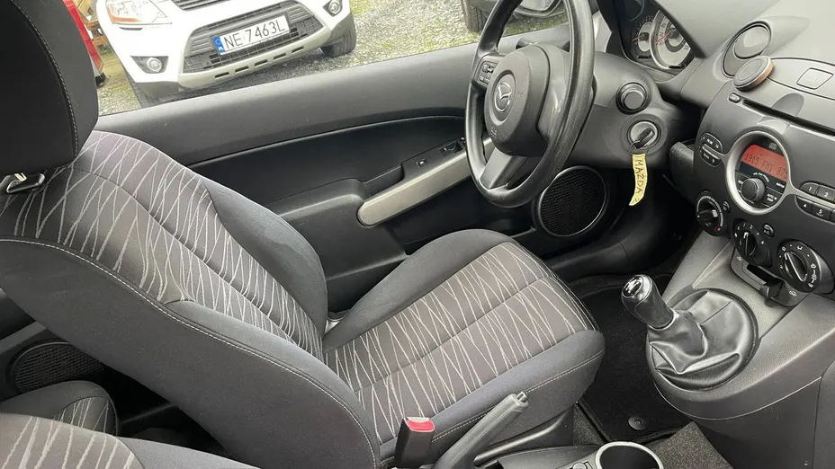 MAZDA 2 -